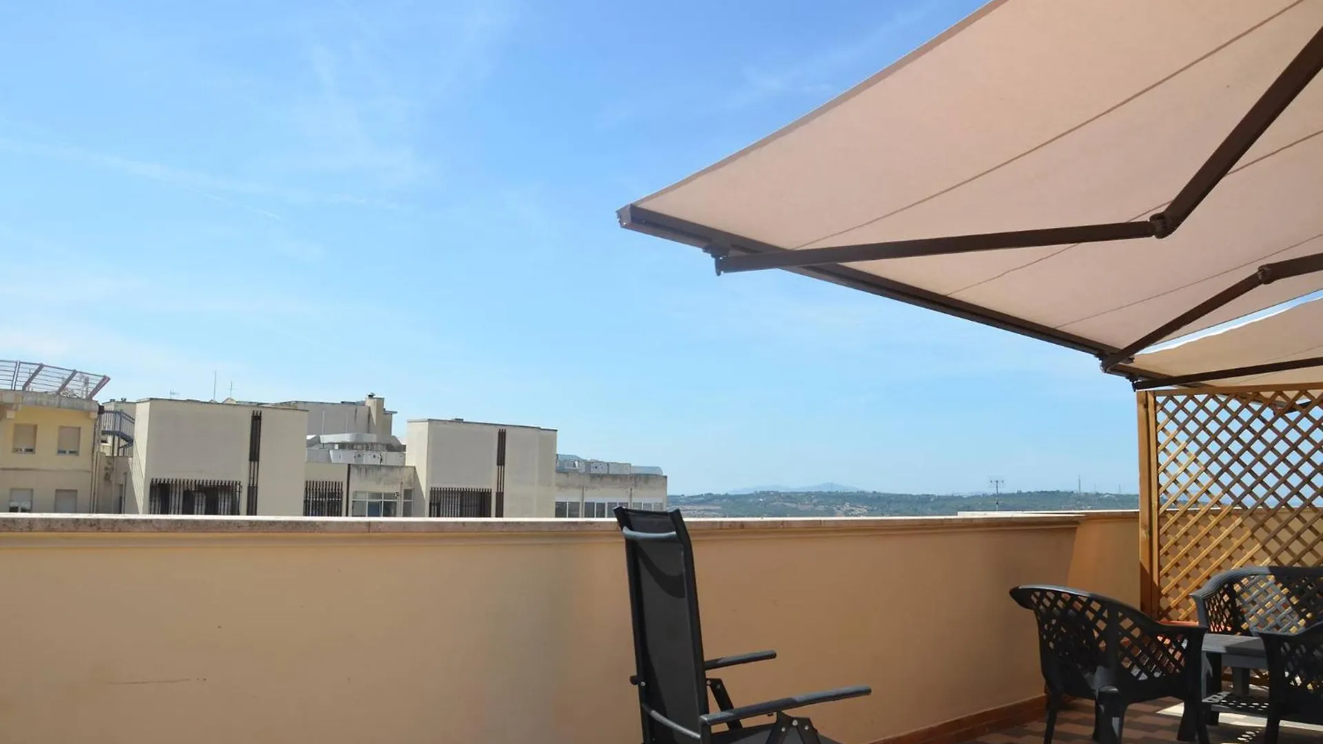 招待所 Fantastic Sardinia Residenza Le Terrazze Sassari Casa G Pischedda Attico Vista Mare酒店