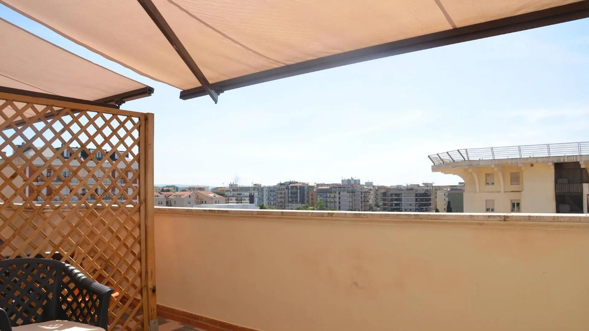 招待所 Fantastic Sardinia Residenza Le Terrazze Sassari Casa G Pischedda Attico Vista Mare酒店
